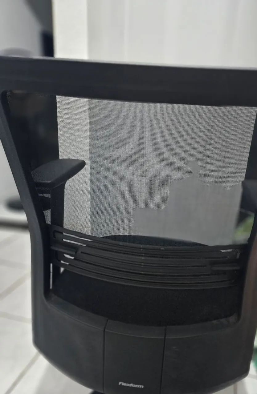 Cadeira FlexForm Tecton All Black - Foto 2