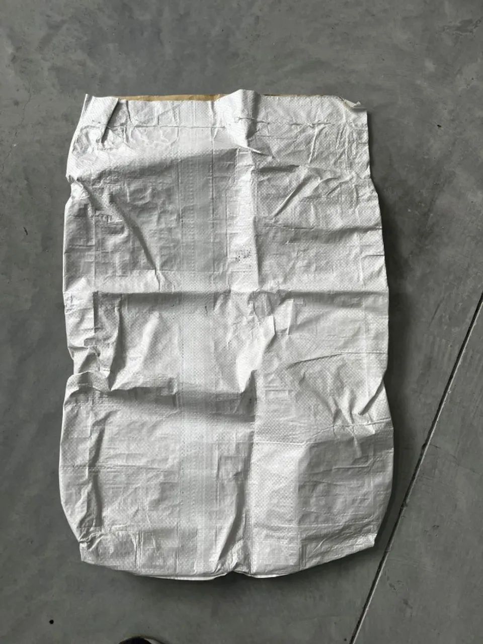 Saco de Ráfia - R$ 2,00 a unidade (80 disponíveis).