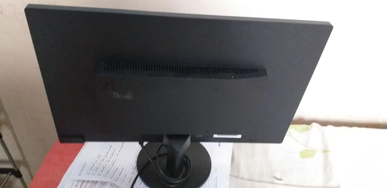 Vendo um monitor 14 polegada usado em bom estado de 350,00 por 250,00 - Foto 4