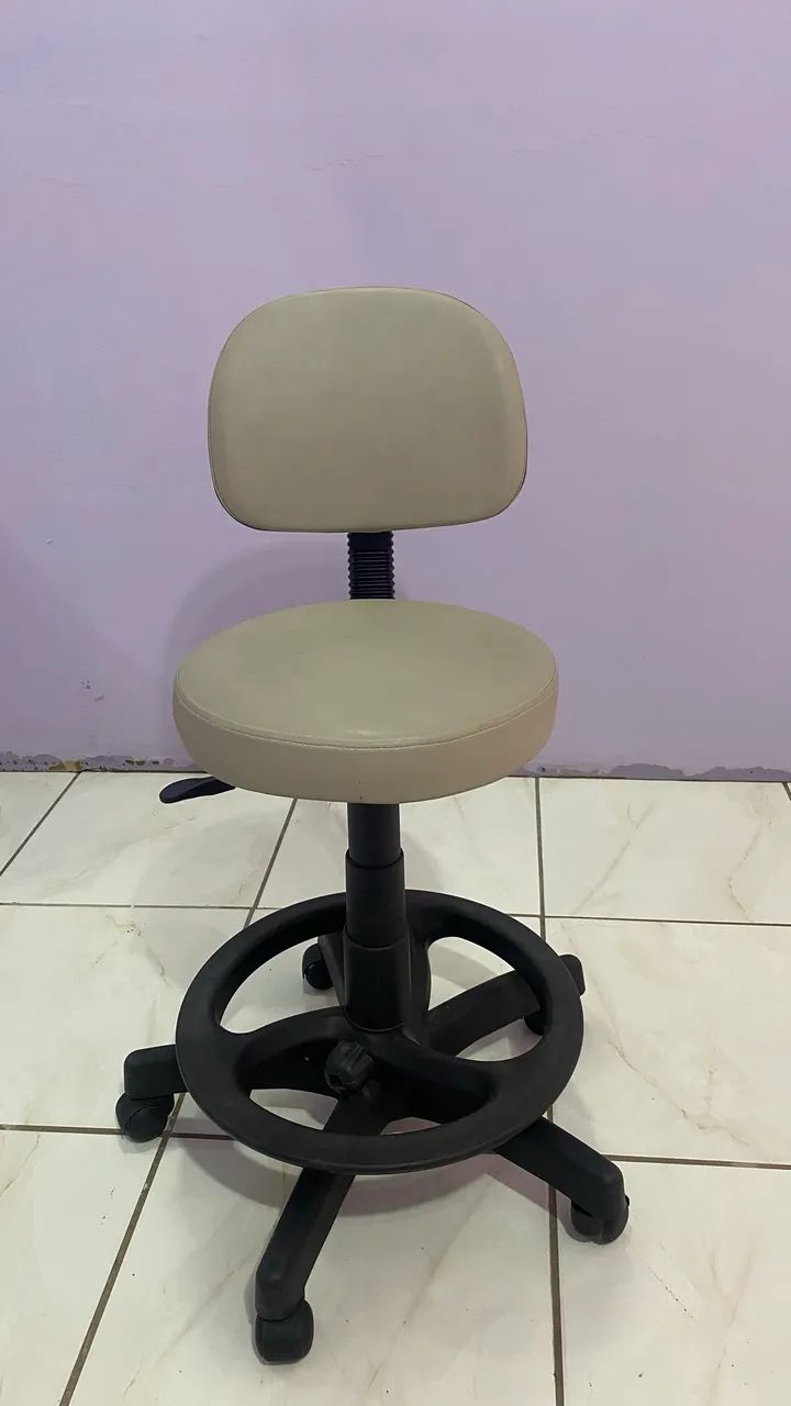 Cadeira giratória para recepção/ Escritório 