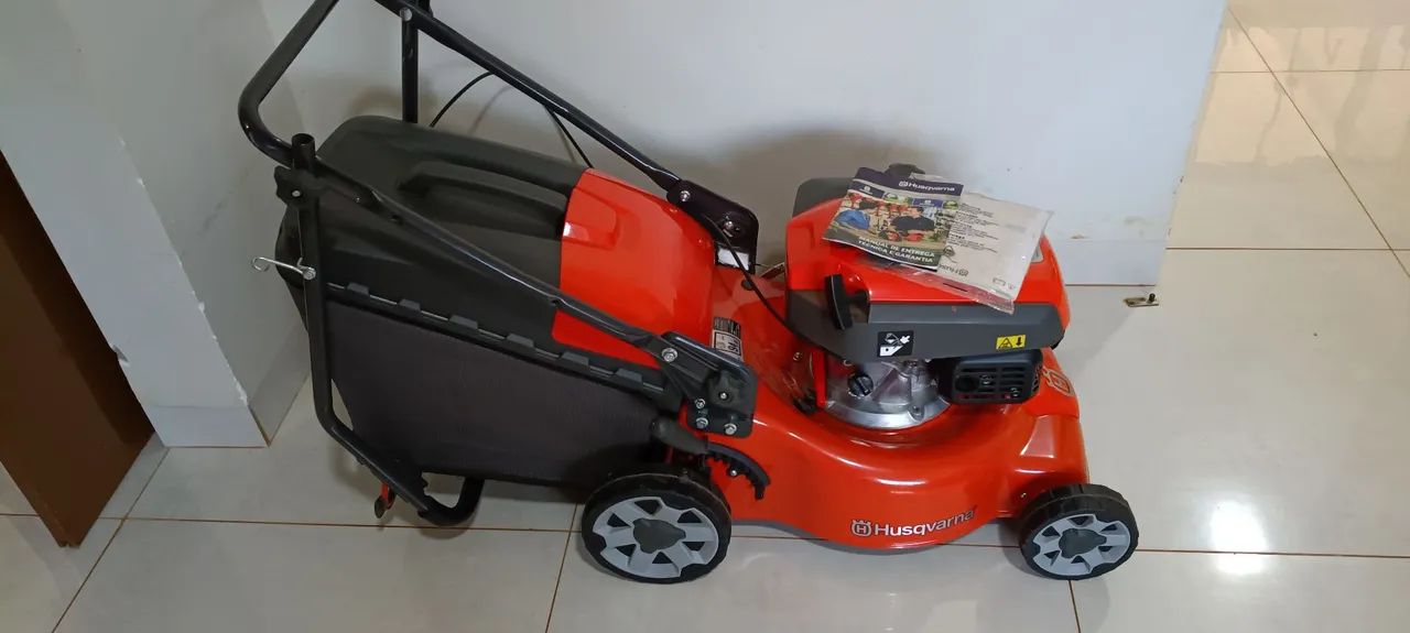 Cortador de grama à gasolina Husqvarna LC140