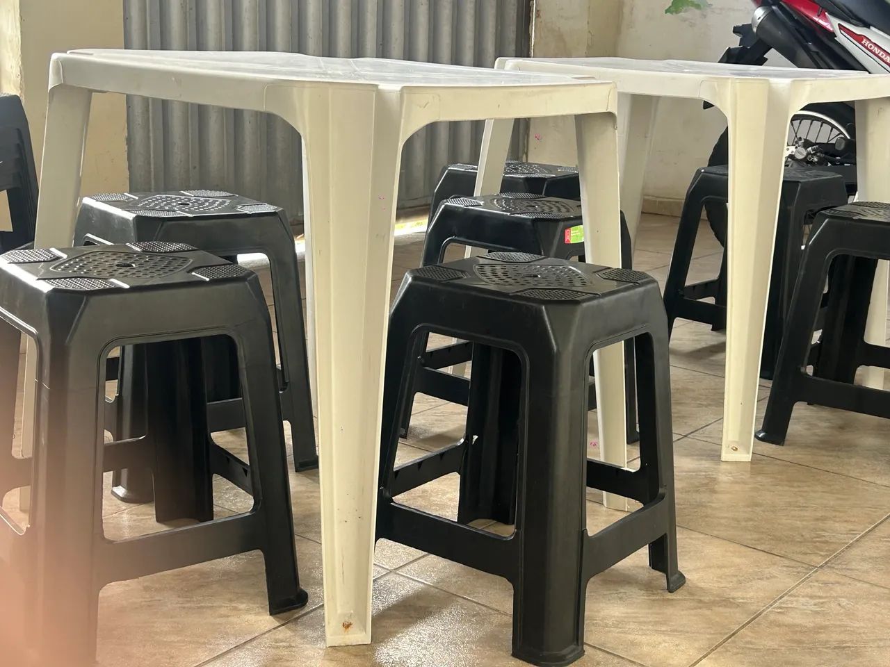 Conjunto de mesa com bancos  - Foto 2