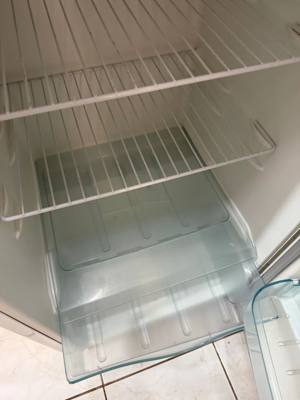 Geladeira Eletrolux em Ótimo estado - Foto 4