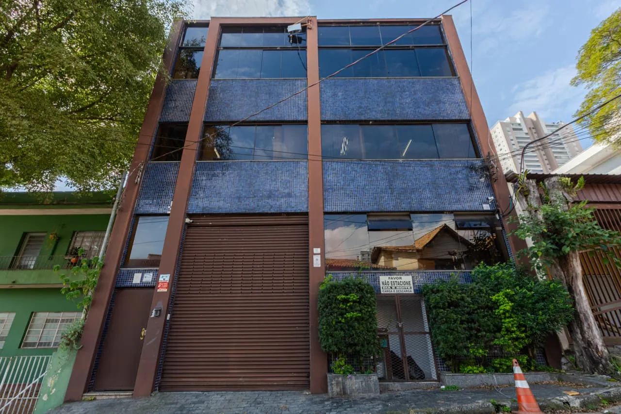 Prédio comercial na Rua Damião da Silva, 222  781 m²