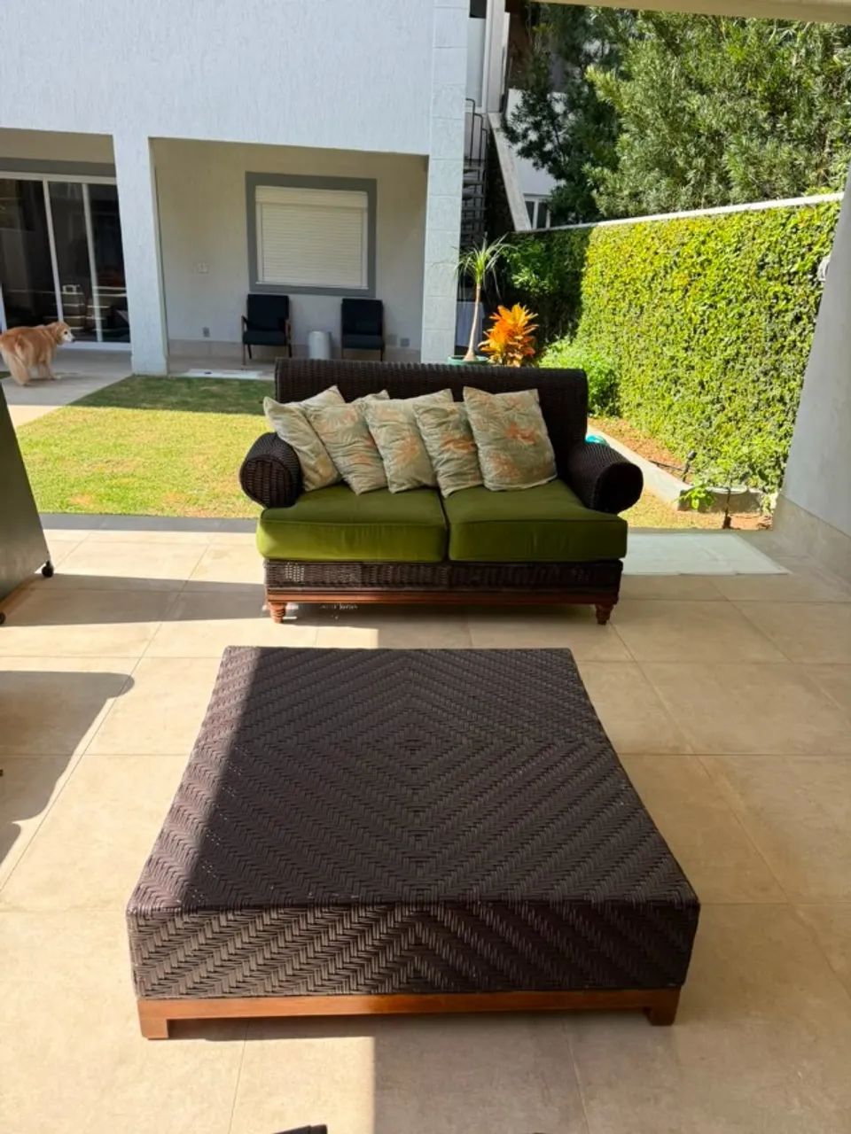 Conjunto area Externa - sofa, mesa, cadeiras, banquetas - Foto 4