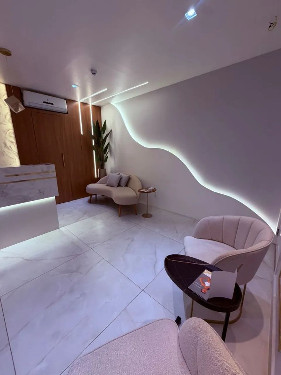 Sala Comercial, Cond. Britannia. Mobiliada, 45 m², recepção e garagem - Foto 5
