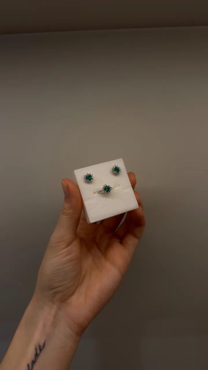 Conjunto de Prata com Zircônias: Colar +. Par de Brincos + anel - Foto 5