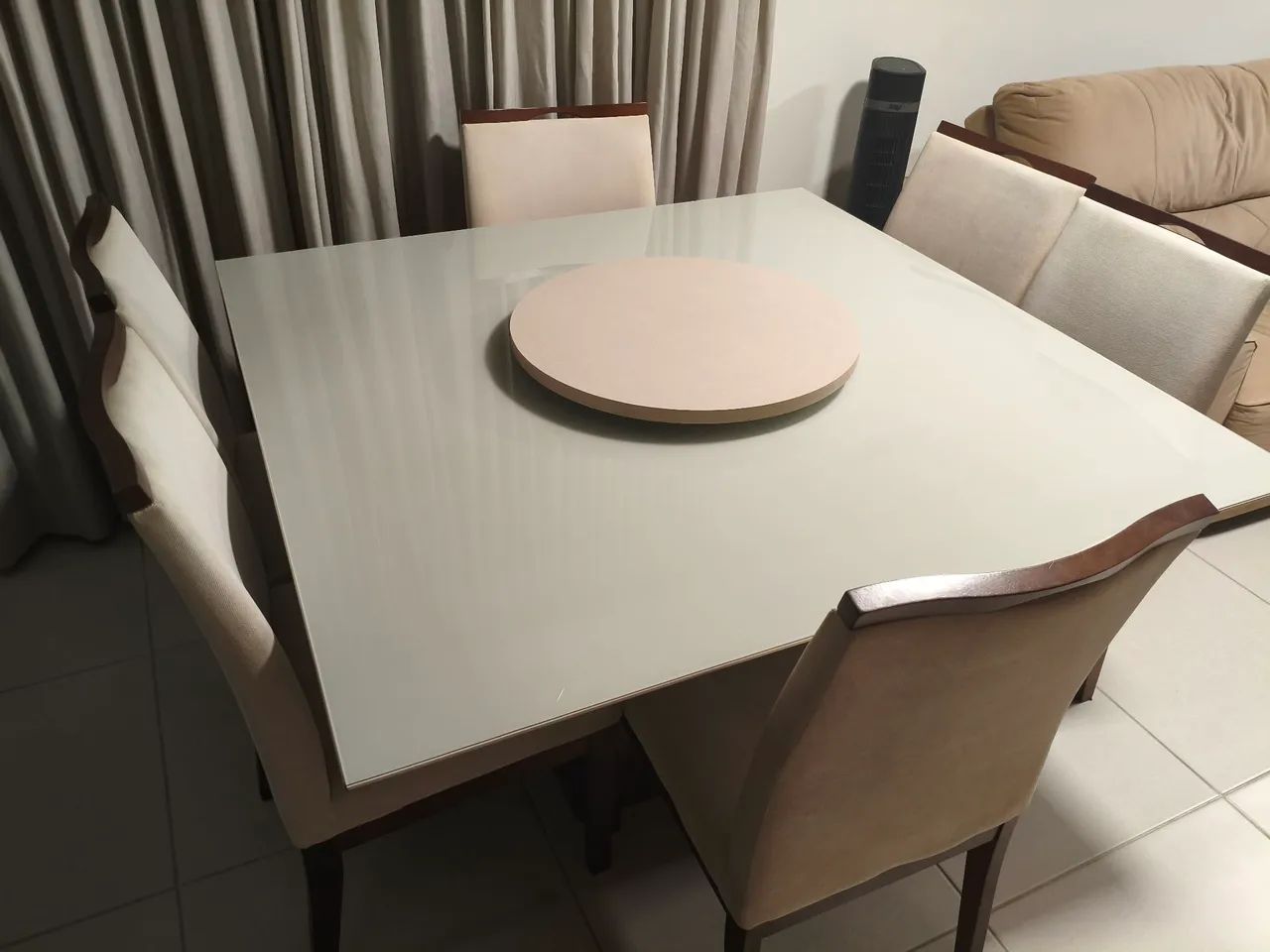 Mesa quadra grande laqueada 