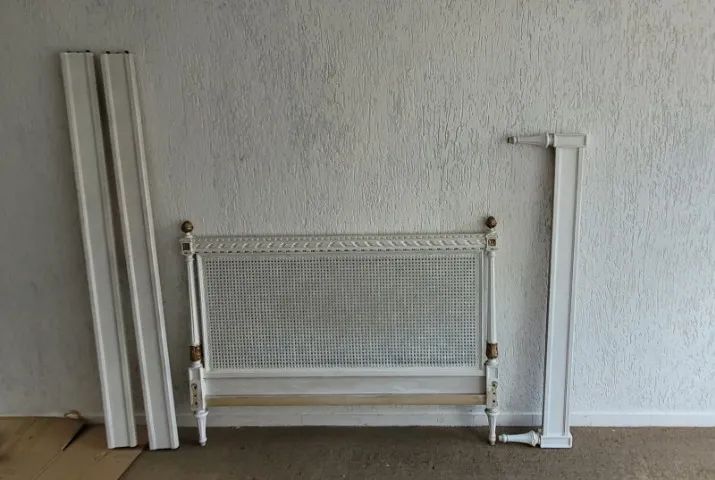 Cama Luiz XV com 2 criados mudos