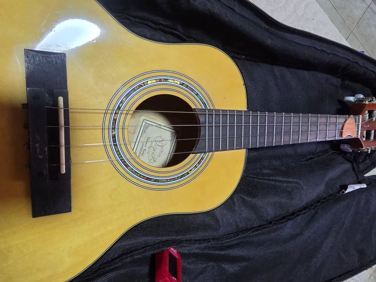 VENDE-SE UM VIOLÃO E UM CAVACO - Foto 2