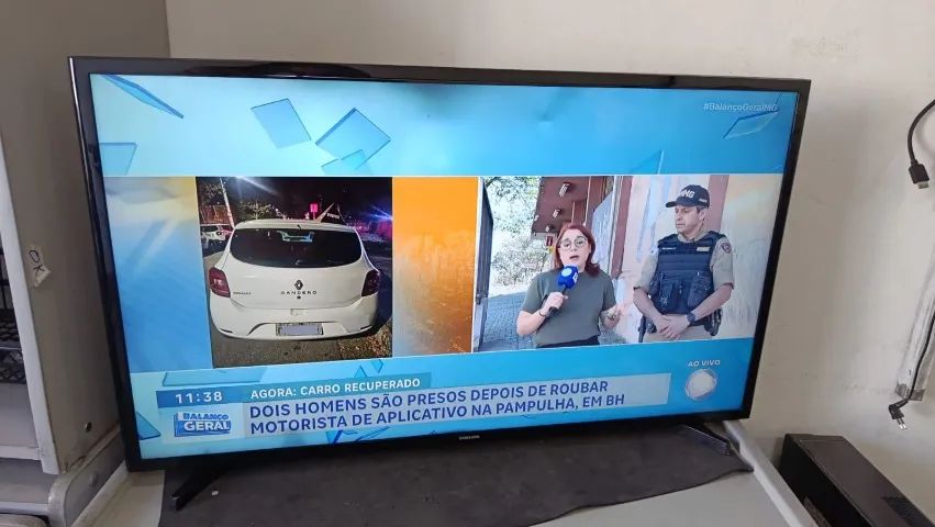 Smart Tv Samsung 40 polegadas com detalhe - Foto 2