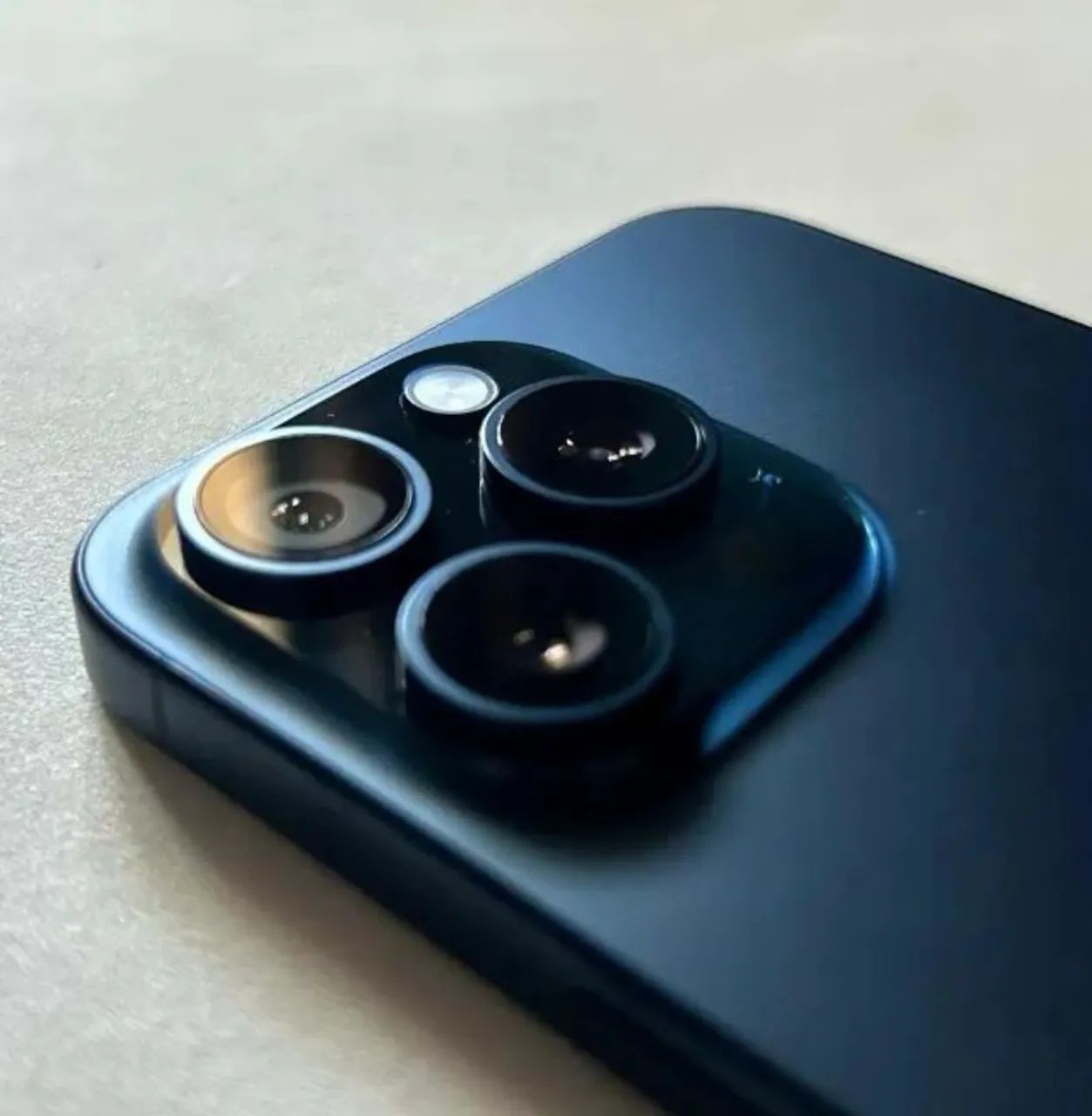iPhone 15 pro 256 - Foto 3