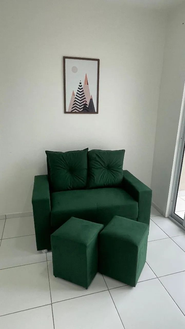 Sofá 2 Lugares com 2 Puffs e 2 Almofadas