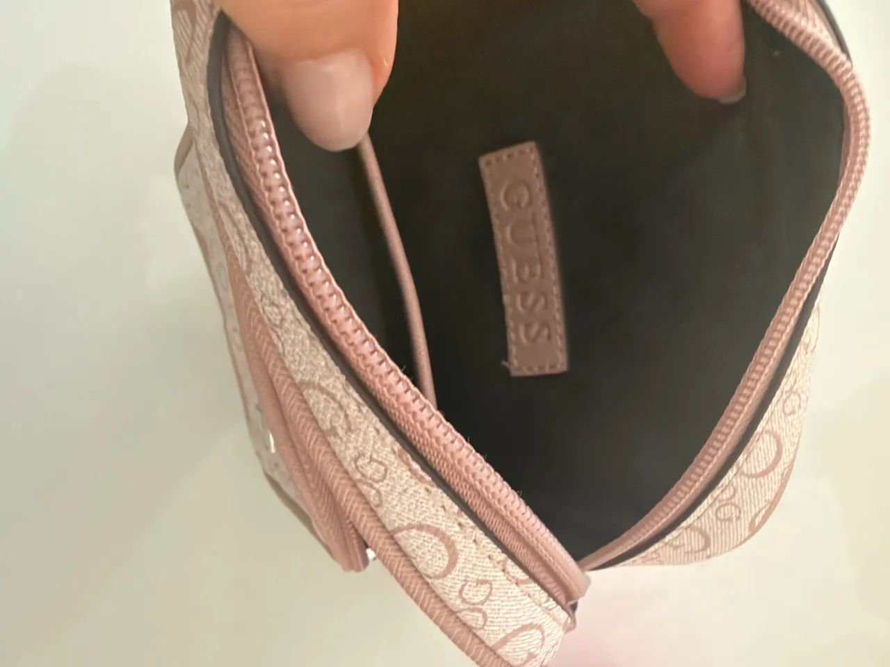Bolsa semi nova usada uma vez da guess - Foto 2