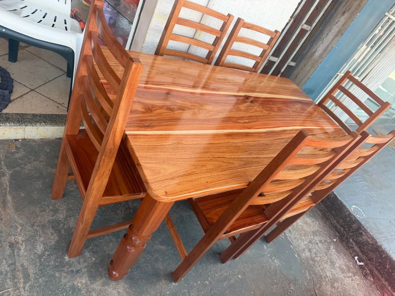 Mesa 6 cadeiras nova pernas torneadas  - Foto 5