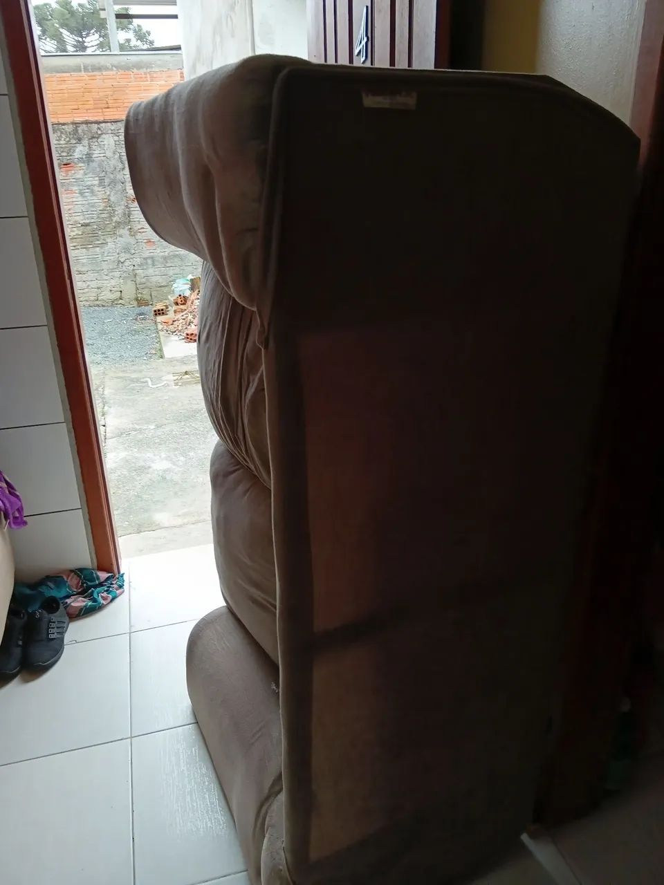 Vendo TV 42 e sofa 2lugare e um de três lugares  - Foto 2