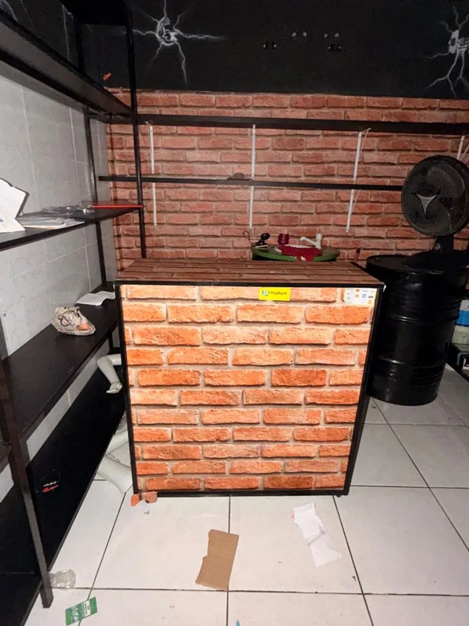 Balcão e duas araras a venda 
