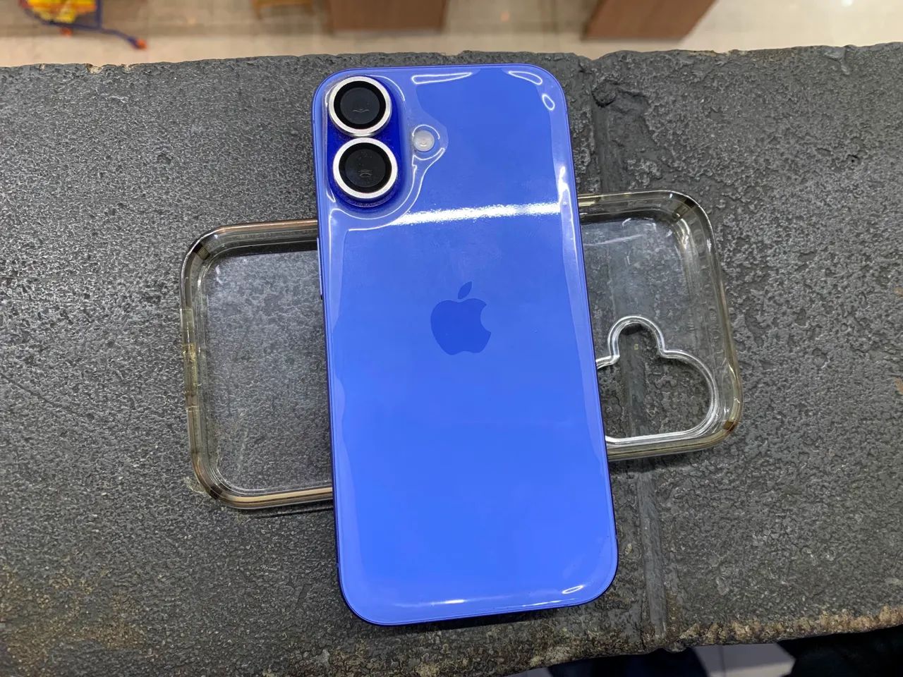 iPhone 16