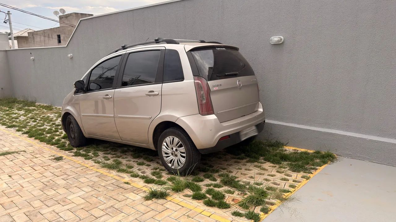 Fiat Idea Attractive 1.4 Fire Flex 8V 5P 2013 - Foto 2