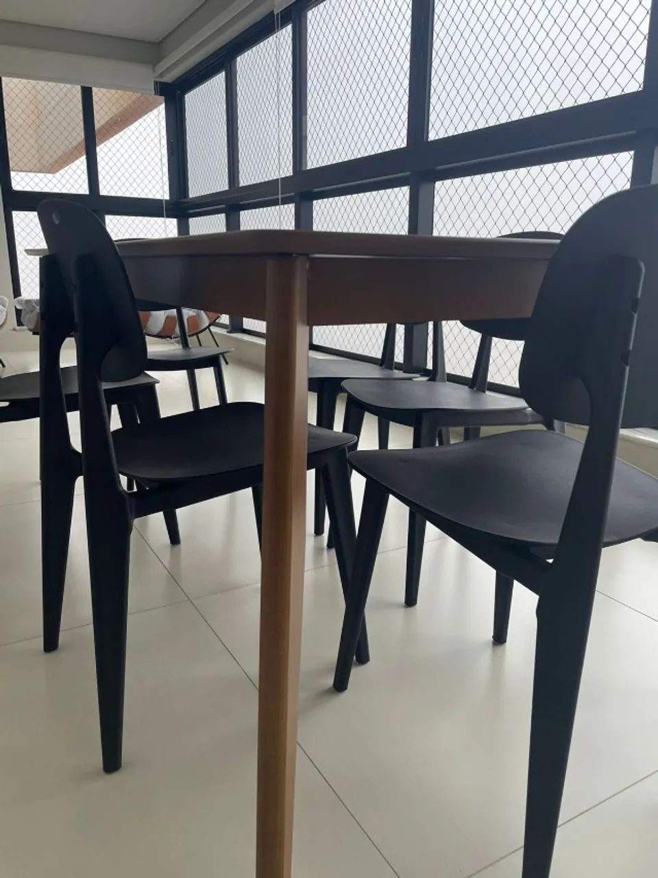 Mesa de Madeira da marca Rivatti com 6 cadeiras - Foto 2