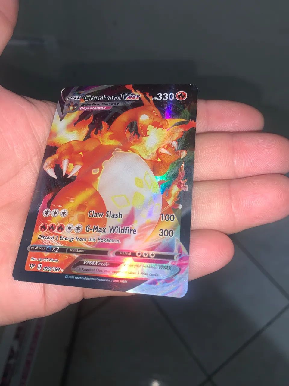 Carta TCG Pokémon charizard Giganta MAX  - Foto 5