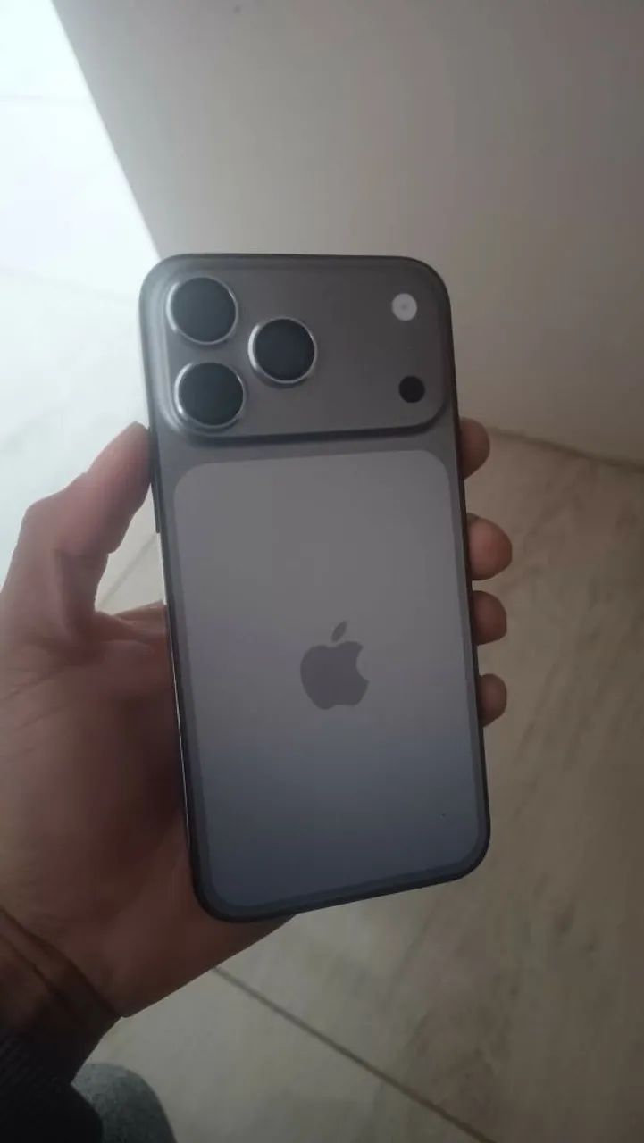 Troco iPhone 14 pro Max e um moto G73 no iPhone 15 pro ou 16E - Foto 5