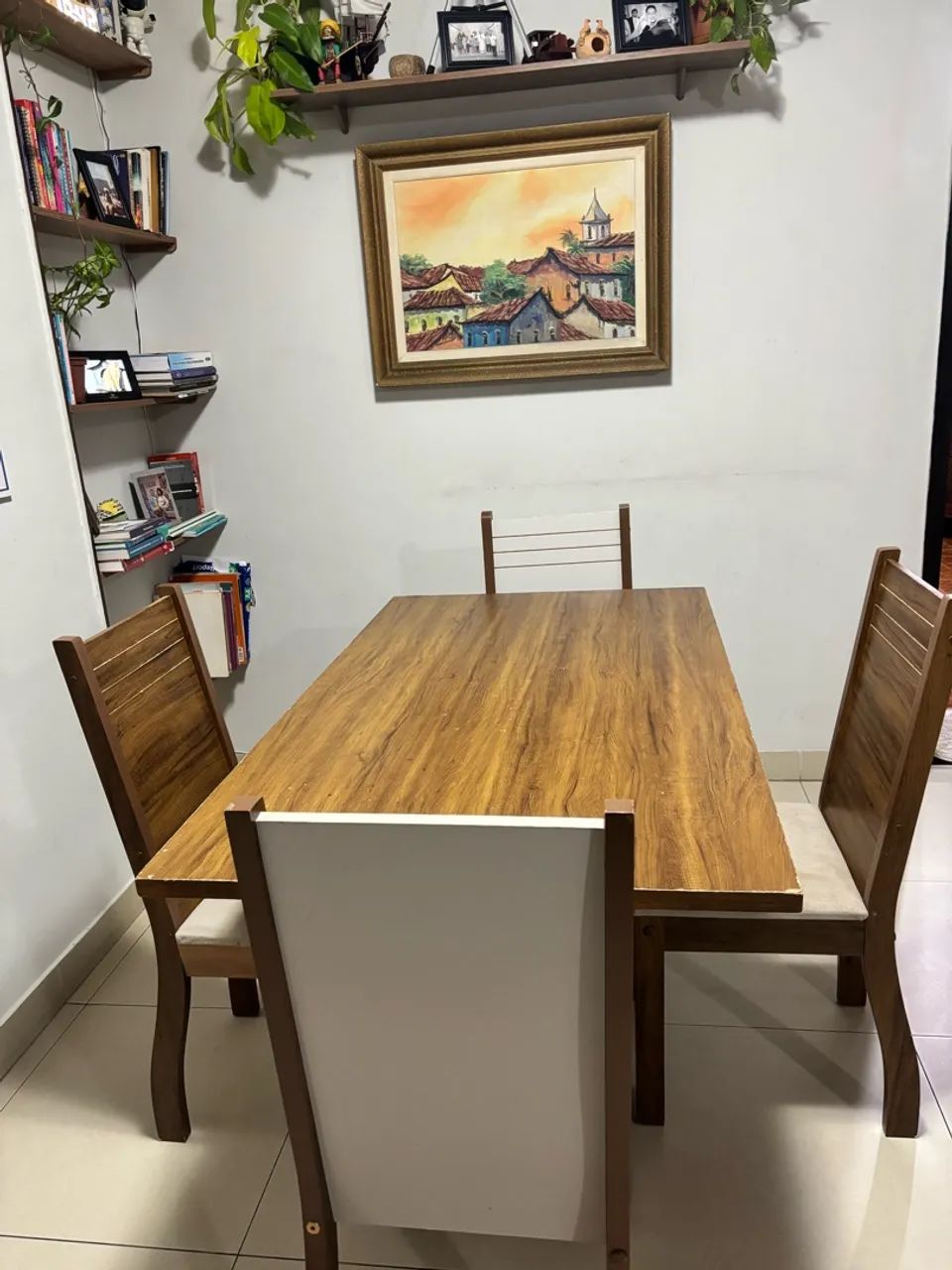 Vendo mesa de jantar + 4 cadeiras 