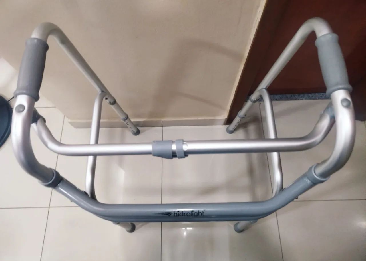 Andador e par de muletas - Foto 5