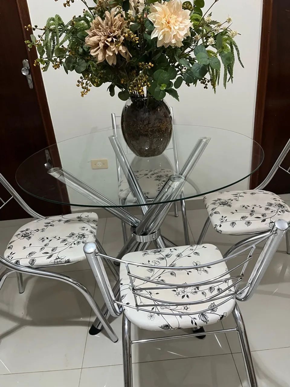 Mesa de jantar cromada 