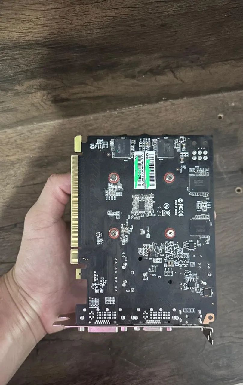 LPlaca de Vídeo GT 740 4GB  - Foto 2
