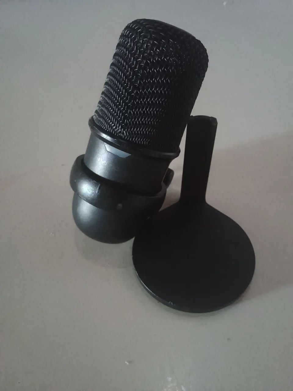 Vendo microfone hyperx solocast ( leia a descrição)