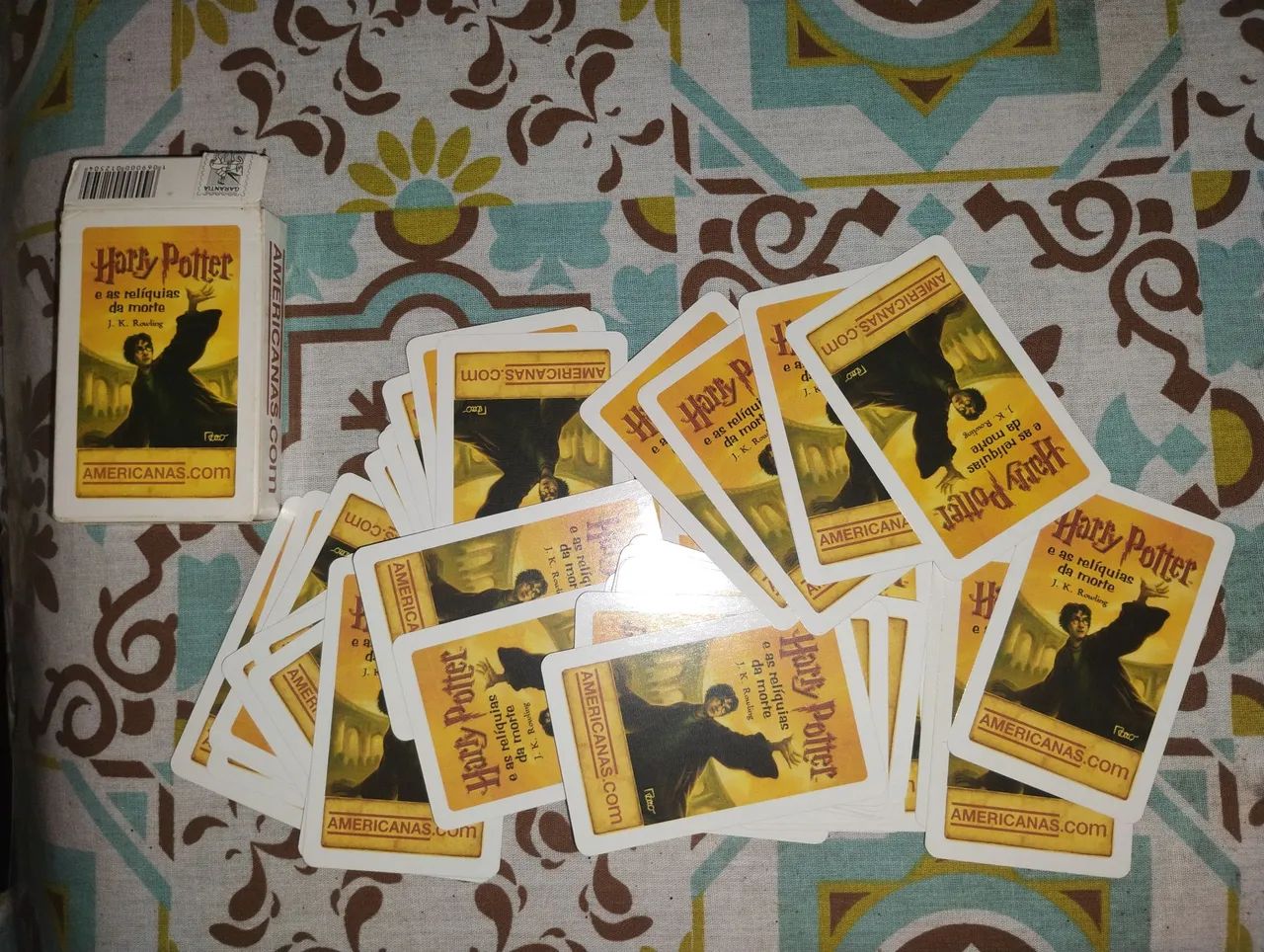 Vendo um baralho do Harry Potter com 54 cartas