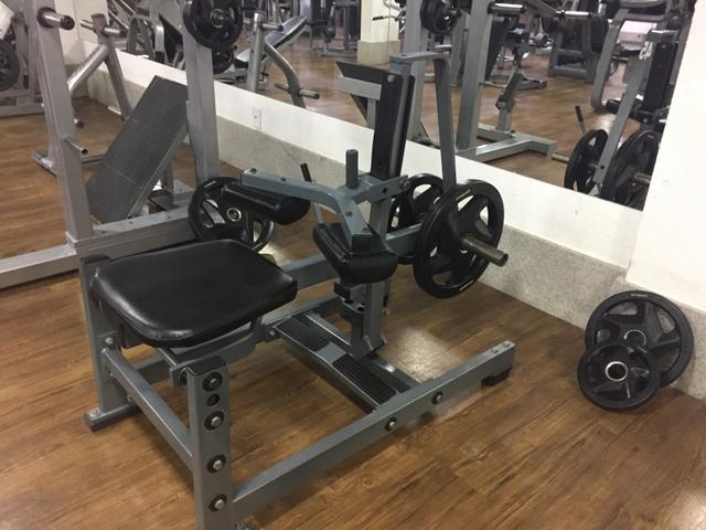 Banco panturrilha Hammer Strength