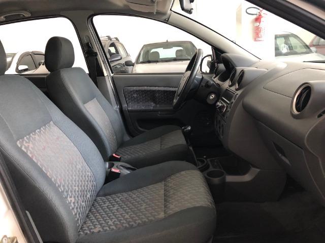Fiesta Hatch *Completo + Rodas Liga Leve - Foto 10