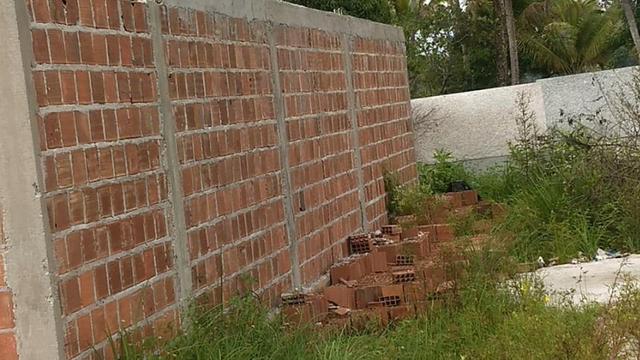 Terreno com uma casa em construção - Foto 3