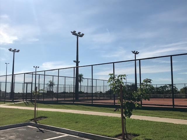 Terreno Florais Itália com 458,79m² jardim Itália condomínio fechado - Foto 9