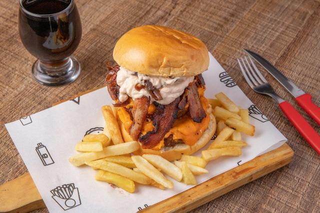 Pizzaria e hamburgueria temática com estrutura e cozinha impecável - Foto 17
