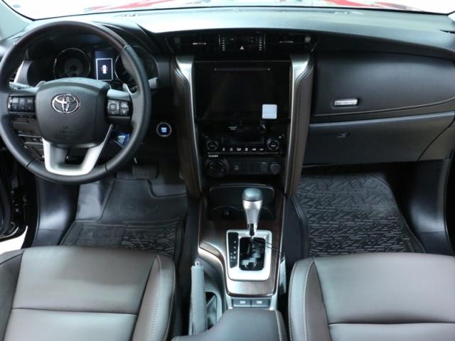 TOYOTA HILUX SW4 2.8 SRX 4X4 7 LUGARES 2019 - Foto 6