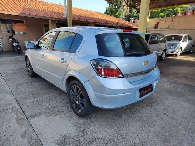 CORSA HATCH 2010 - Vitrine Veículos