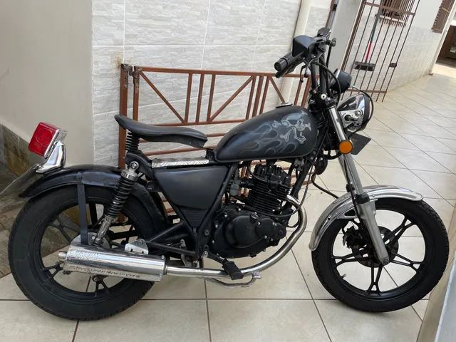 Suzuki Intruder 125 bobber Amarela 