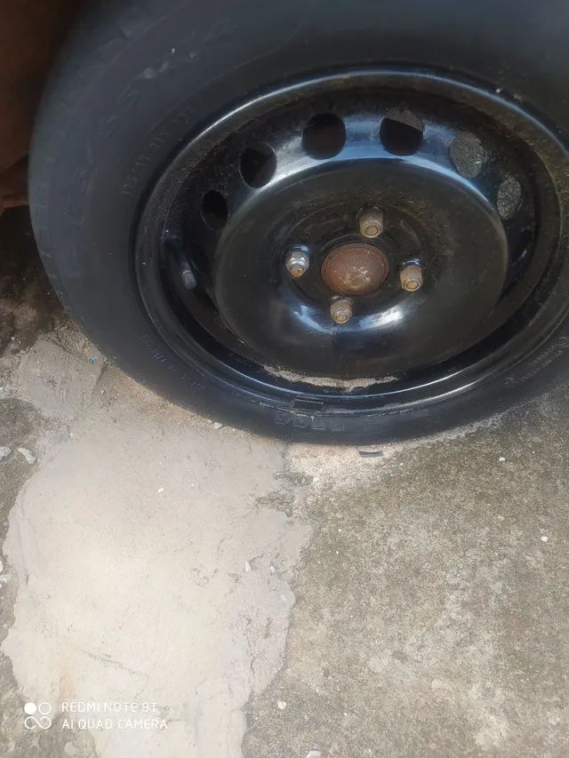 Roda aro da Ford com pneu  montada (dar um bom estepe.. Pneu fraco)  - Foto 2