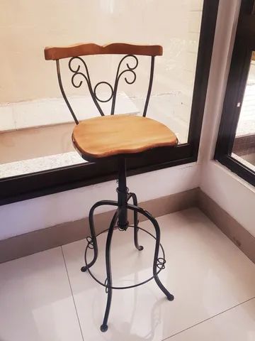 Banqueta Bistrô Ajustável e Giratória Versalhes 