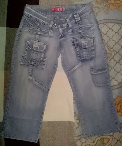2 PEÇAS JEANS FEM. N°42. CALÇA E SHORT. USADO LER DESCRIÇÃO - Foto 4