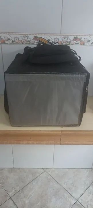 Caixa térmica para entrega de alimentos