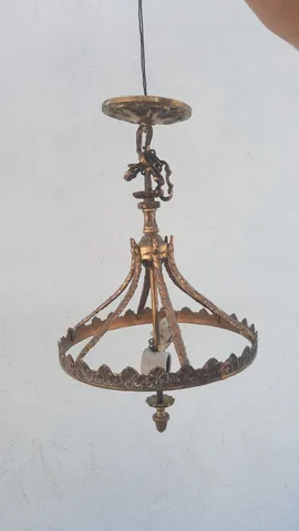 Lustre antigo em bronze
