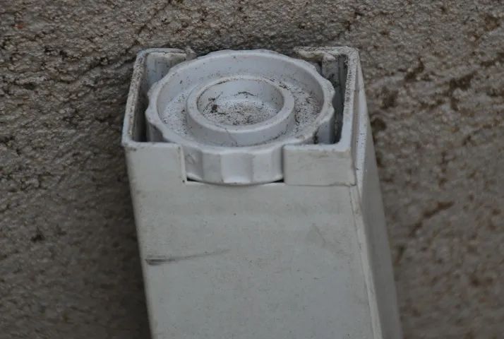 mesa redonda grosfilex miami 0,72 a x 0,98 diametro altura regualvel , retirada - Foto 5