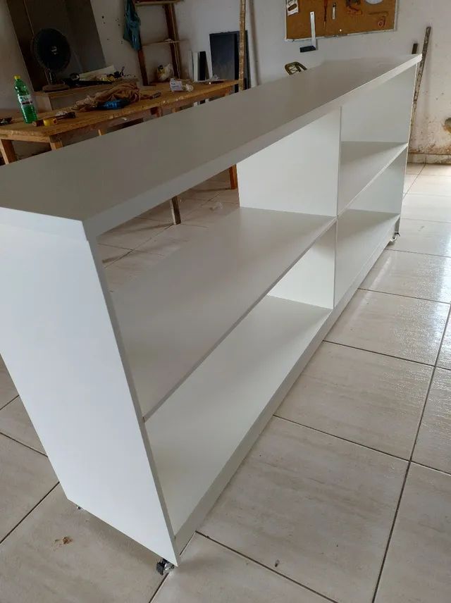 Balcão auxiliar/meio de loja