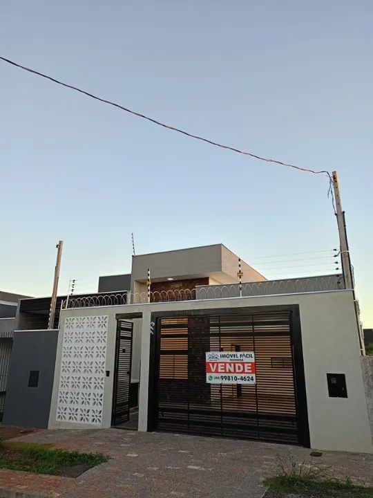 Casa com pisciana proximo av Guaiapo
