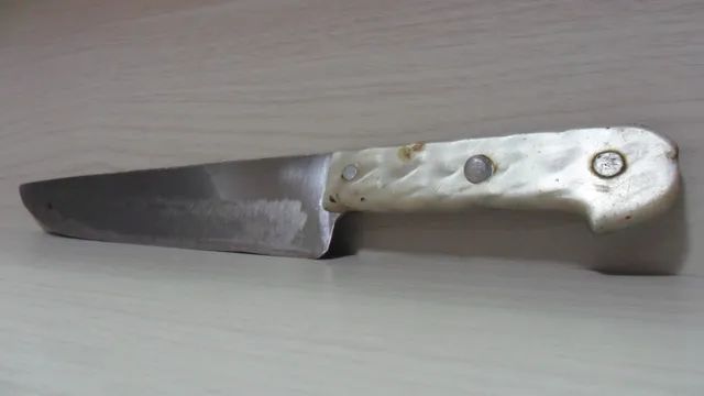 Faca antiga anos 50 Raridade, com cabo em Madrepérola