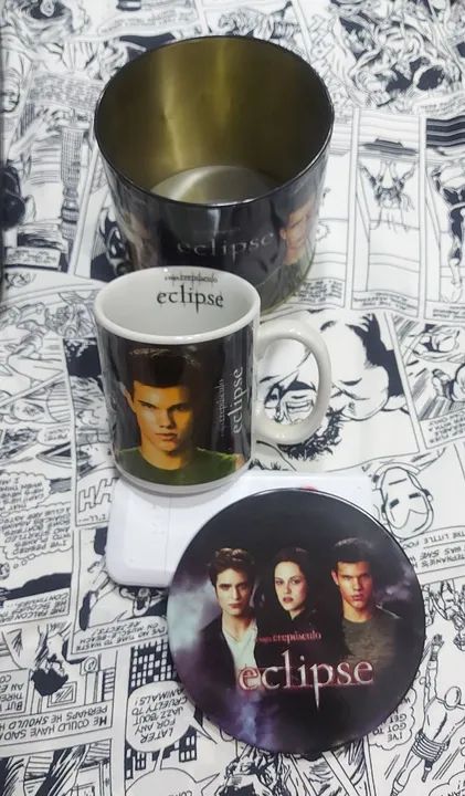 Caneca original do filme Eclipse com Edward e Jacob na lata - Foto 5